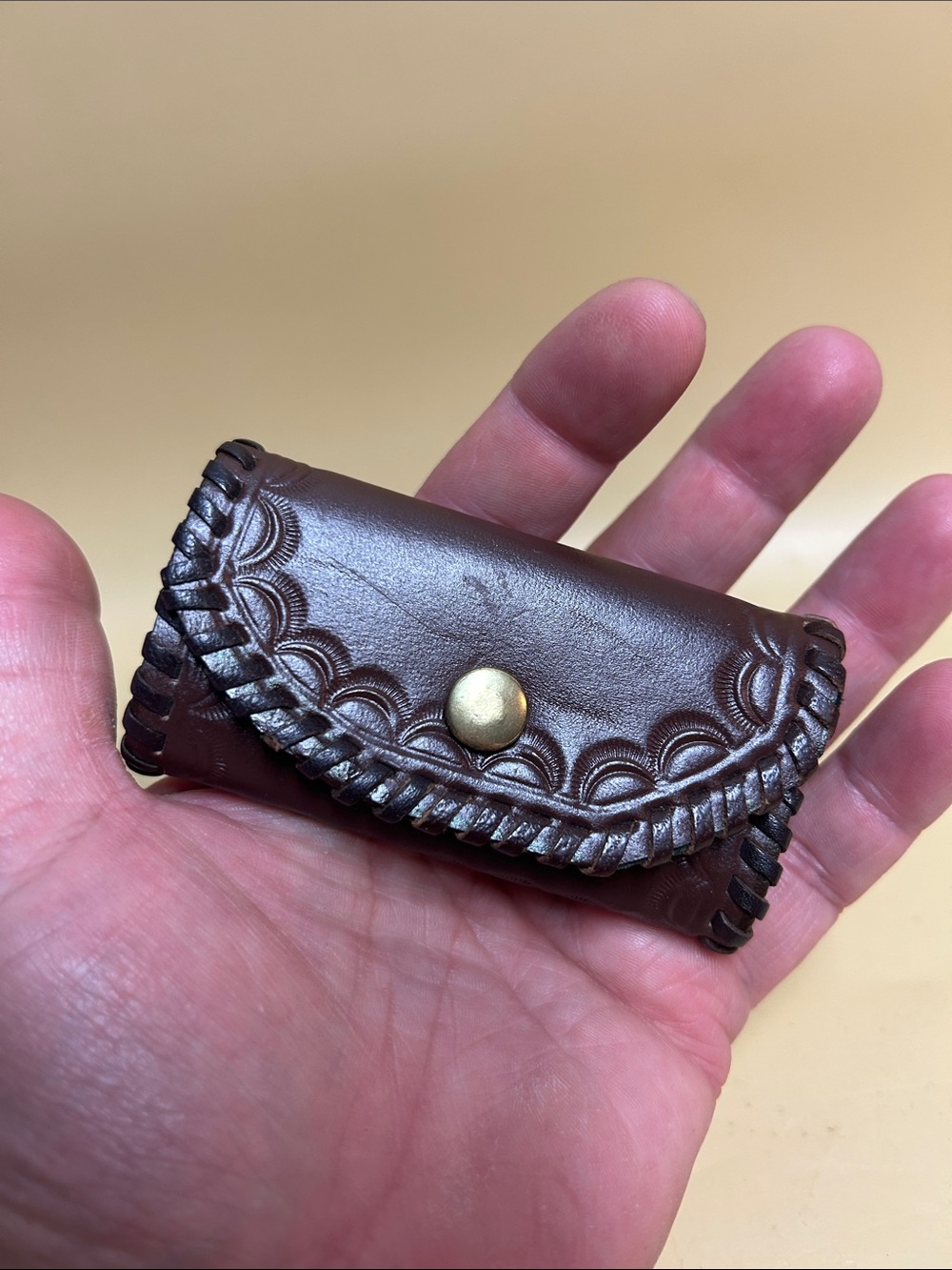 Vintage Hand Tooled Tan Leather Key Case Holder Laced Edges Snaps 4 Key Clips
